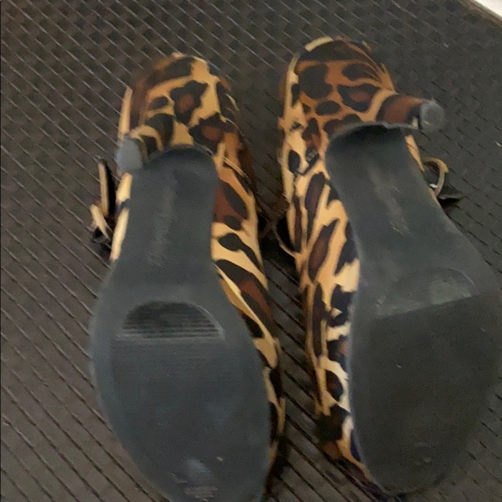 SHOES - Picture 2 of 3